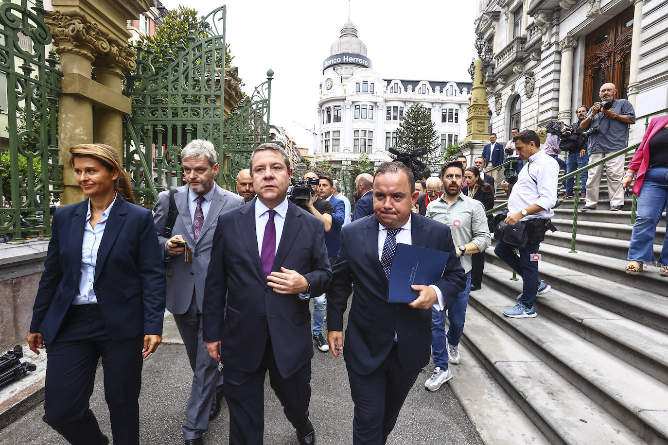 La toma de posesión de Barbón, en imágenes