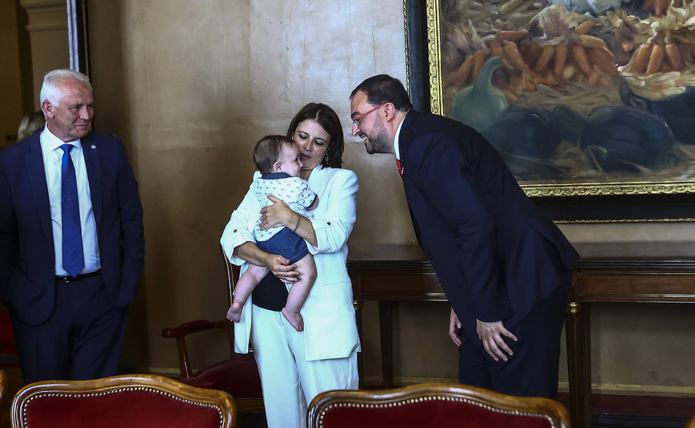 La toma de posesión de Barbón, en imágenes