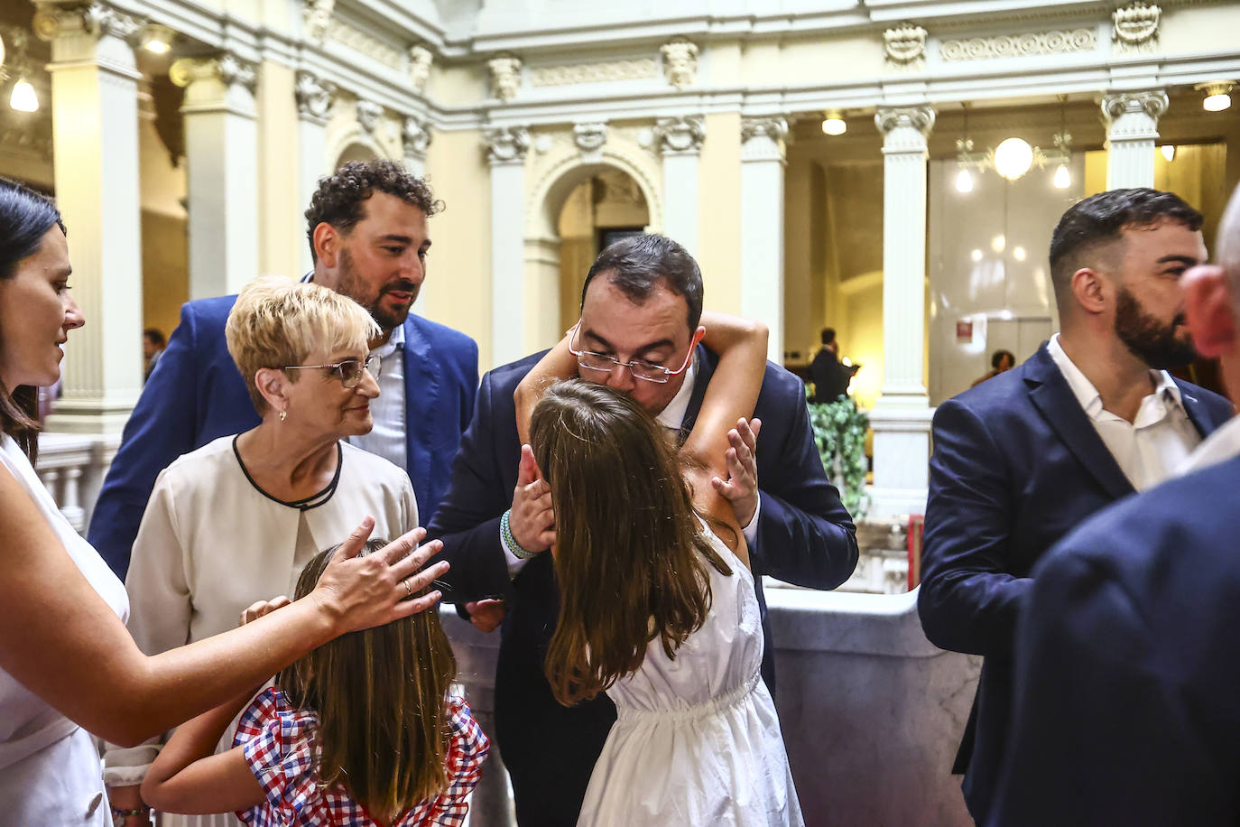 La toma de posesión de Barbón, en imágenes