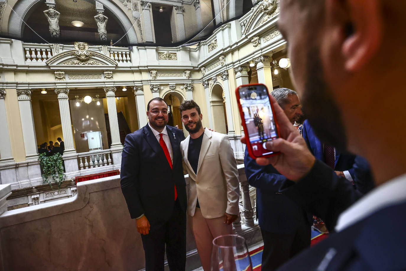 La toma de posesión de Barbón, en imágenes