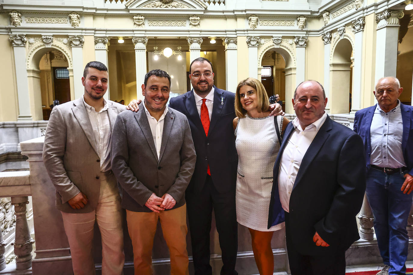 La toma de posesión de Barbón, en imágenes