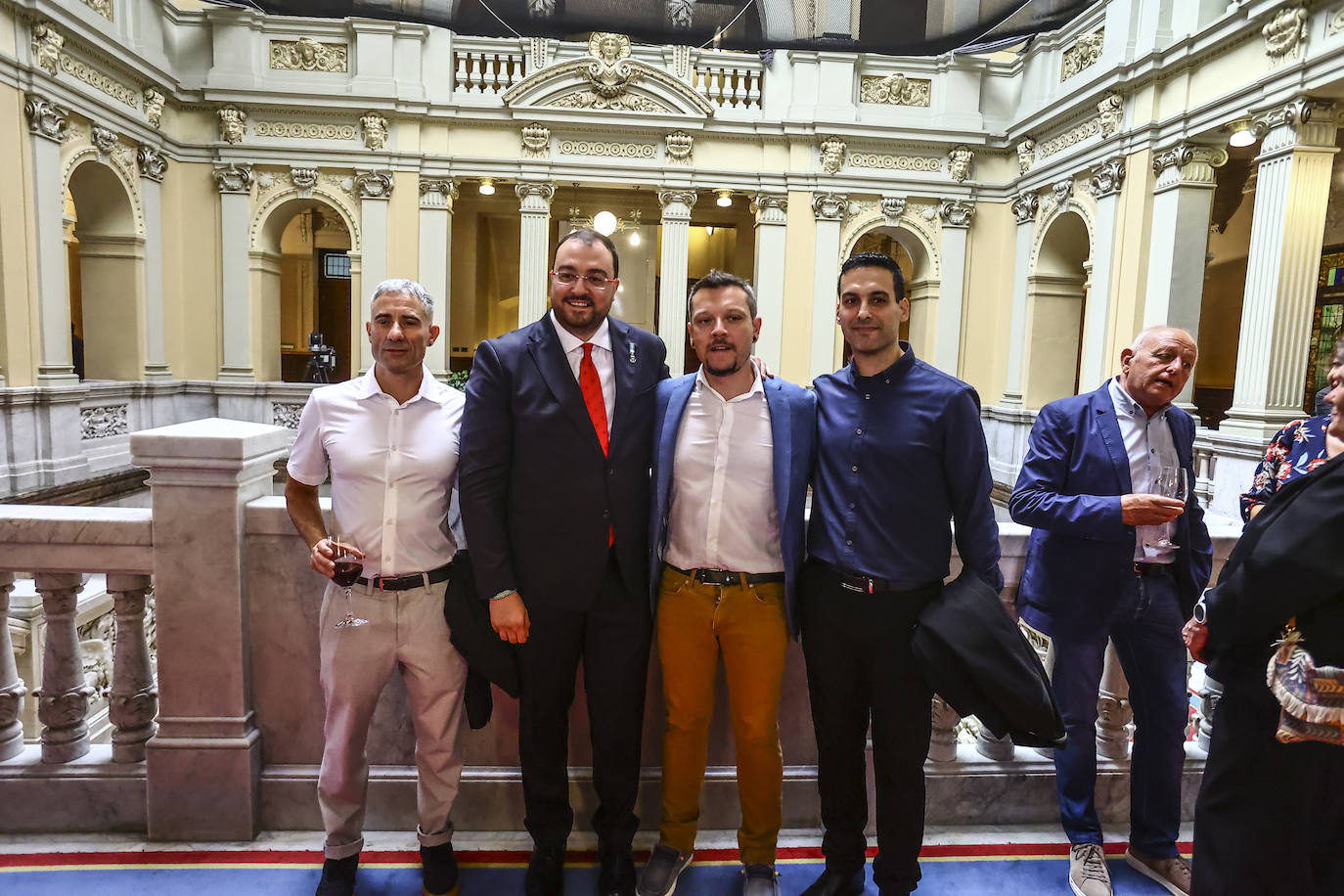 La toma de posesión de Barbón, en imágenes