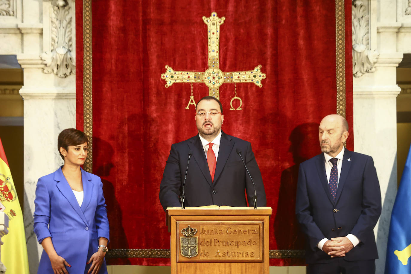 La toma de posesión de Barbón, en imágenes