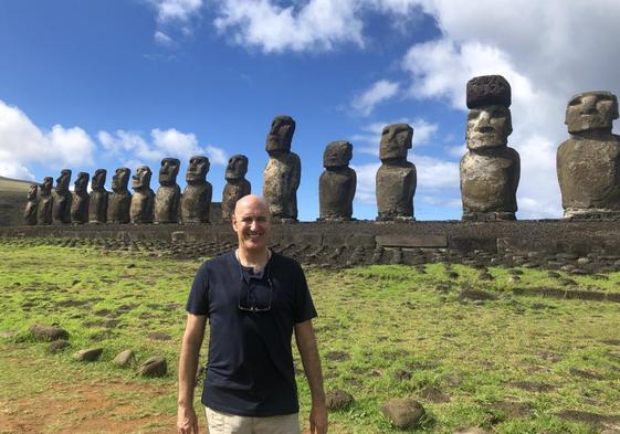 Mauro Guillén, durante unas vacaciones en la Isla de Pascua.