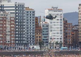 Las aeronaves del Festival Aéreo ya sobrevuelan Gijón