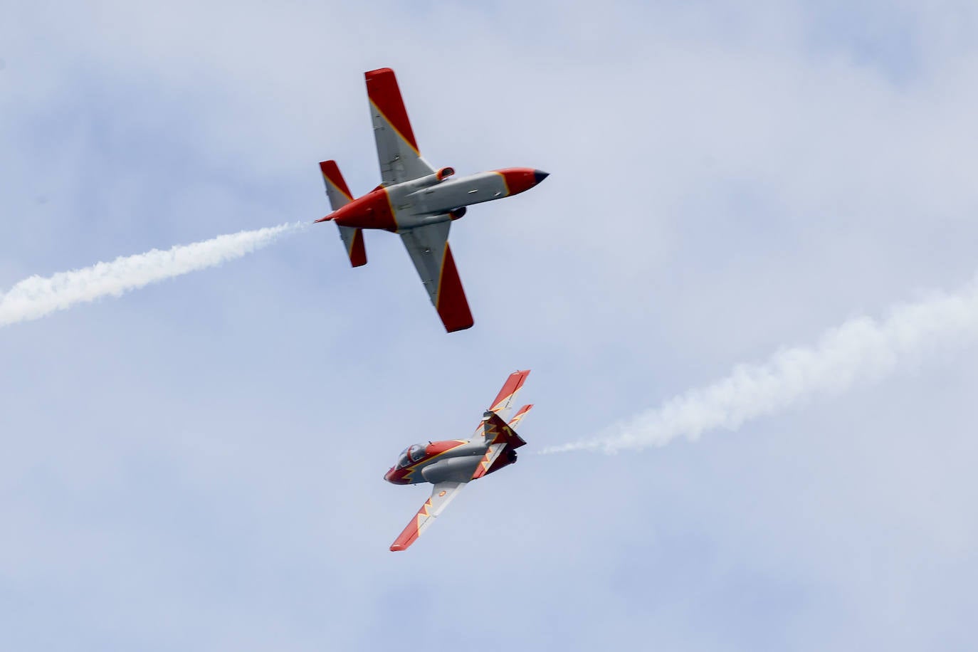 Las aeronaves del Festival Aéreo ya sobrevuelan Gijón