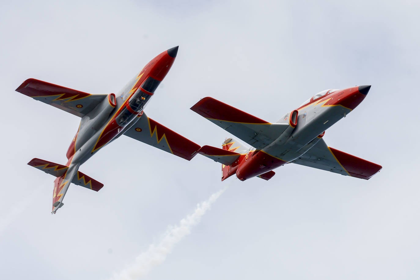 Las aeronaves del Festival Aéreo ya sobrevuelan Gijón