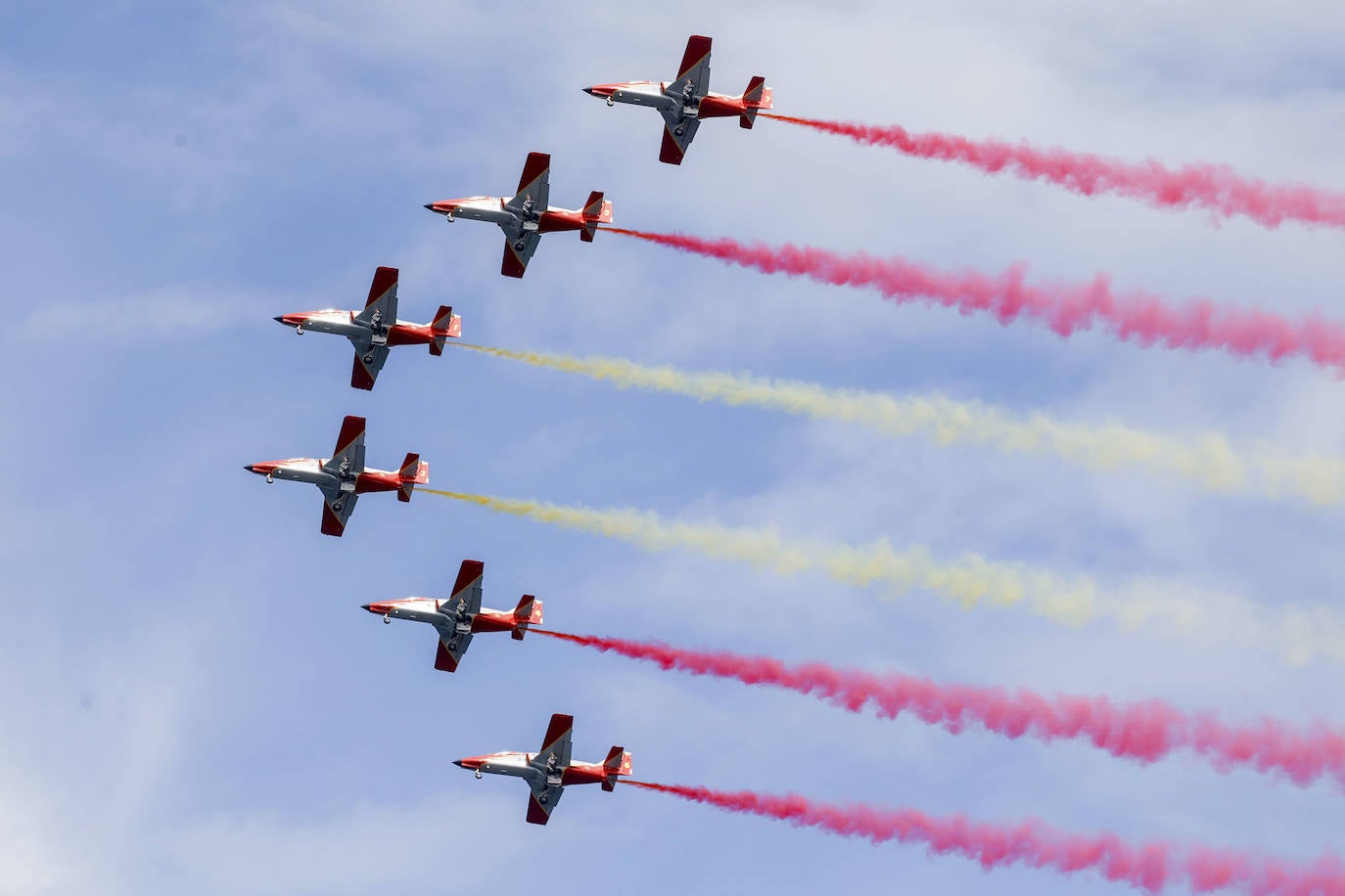 Las aeronaves del Festival Aéreo ya sobrevuelan Gijón