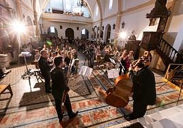 Los profesores del curso de música durante el concierto en homenaje a que le dedicaron a 'Jimi', alcalde fallecido.