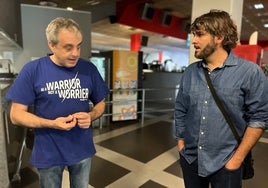 Eliseo Valles y su letrado, Damián Suárez, en el gimnasio del centro comercial.