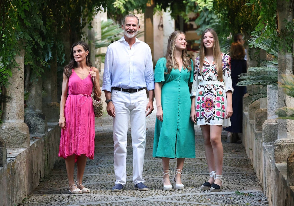 Doña Letizia, el Rey Felipe, la Princesa Leonor y la infanta Sofía.