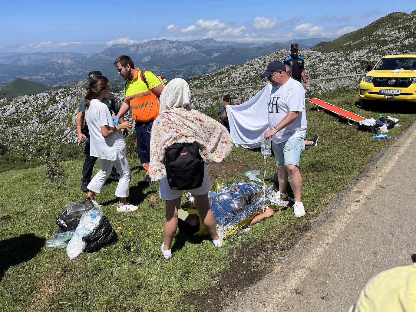 Un autobús con 49 personas se despeña al subir a los Lagos de Covadonga