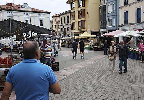 Grado ha ganado población; en la foto, un domingo de mercado.