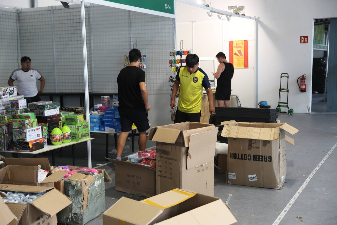 Últimos preparativos para iniciar la Feria de Muestras