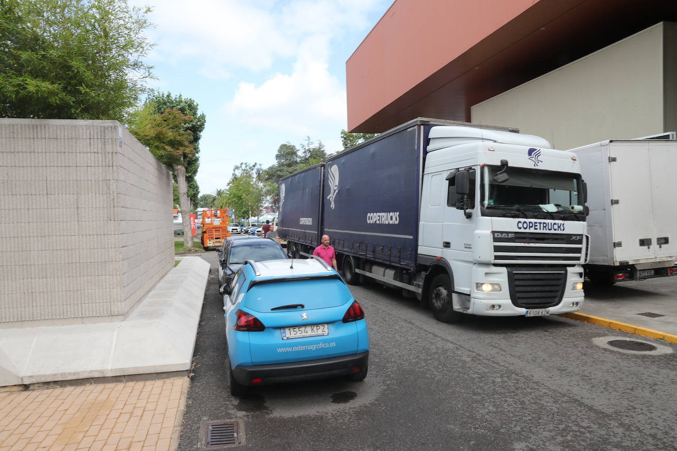 Últimos preparativos para iniciar la Feria de Muestras