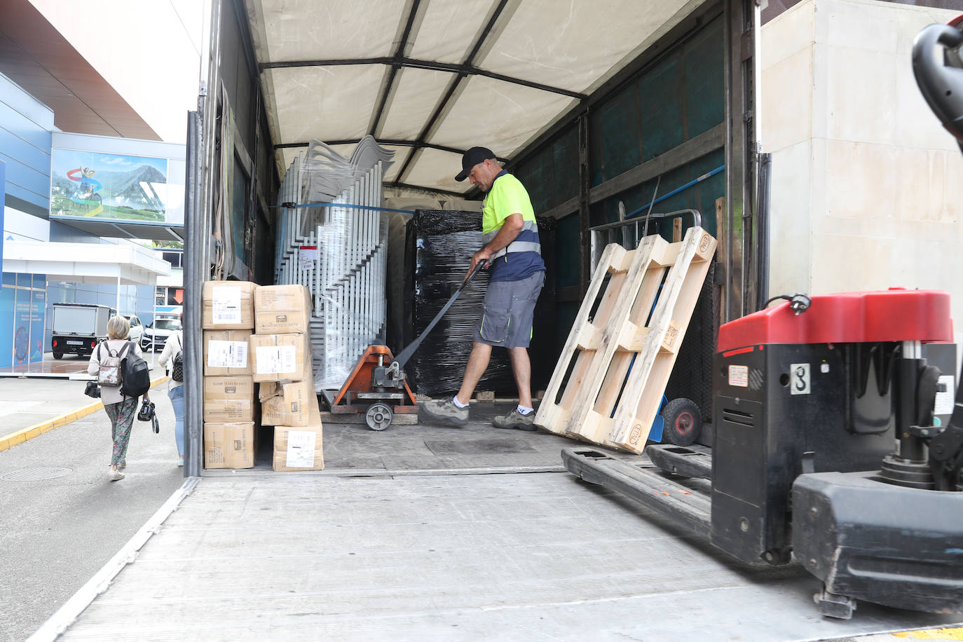 Últimos preparativos para iniciar la Feria de Muestras