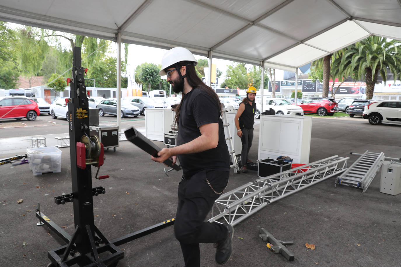 Últimos preparativos para iniciar la Feria de Muestras