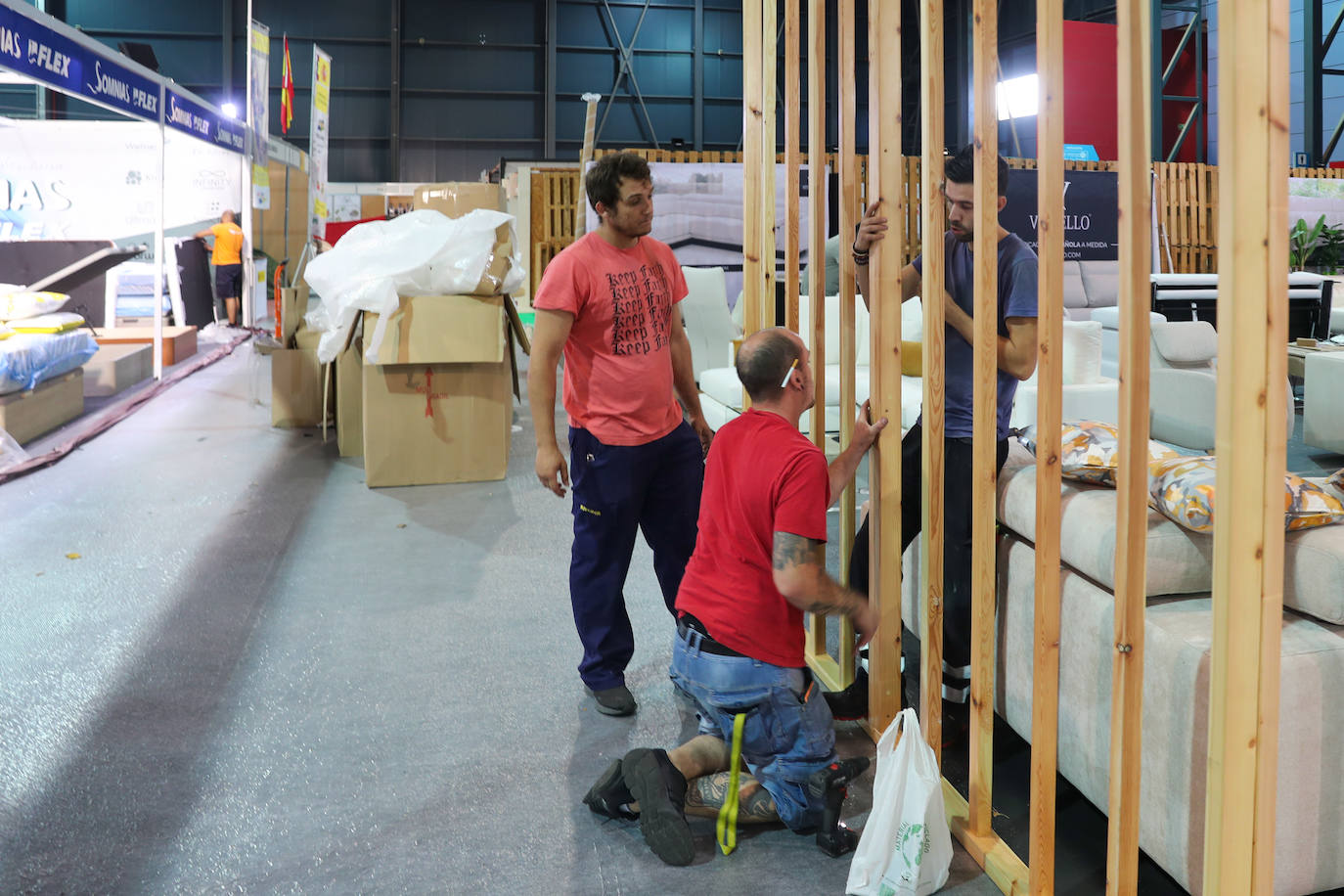 Últimos preparativos para iniciar la Feria de Muestras