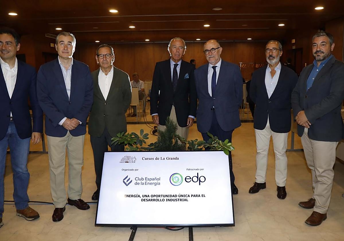 Oliverio Álvarez, Rafael García, Luis Álvarez, Raimundo Abando, Arcadio Gutiérrez, Javier Contreras y Pedro Palencia.