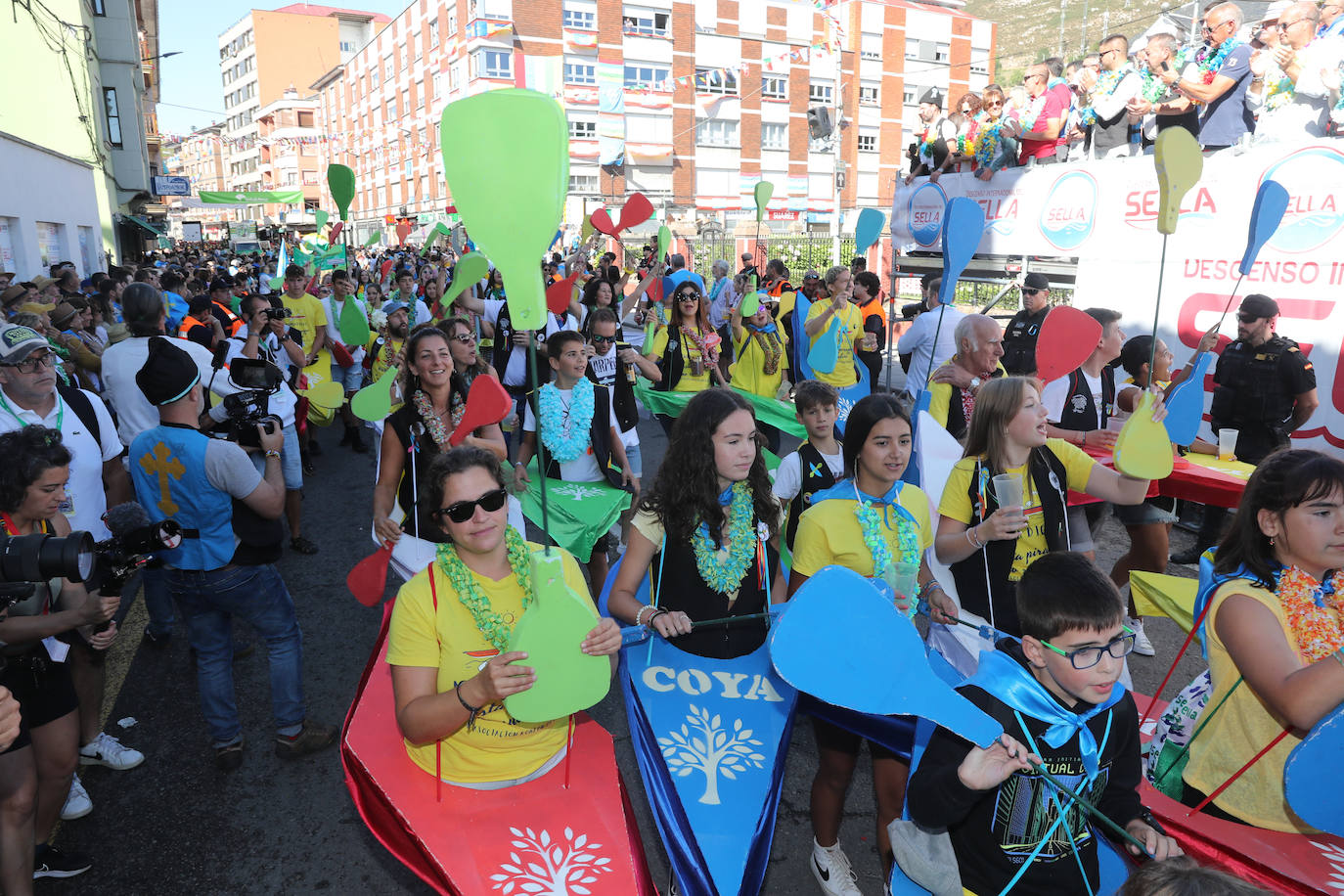 La folixa rebosa por las calles de Arriondas