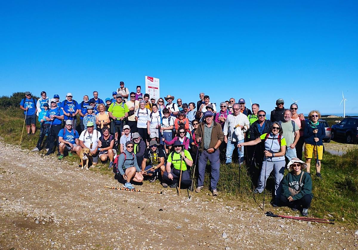 El grupo de senderistas en la ruta de la Chiruca.