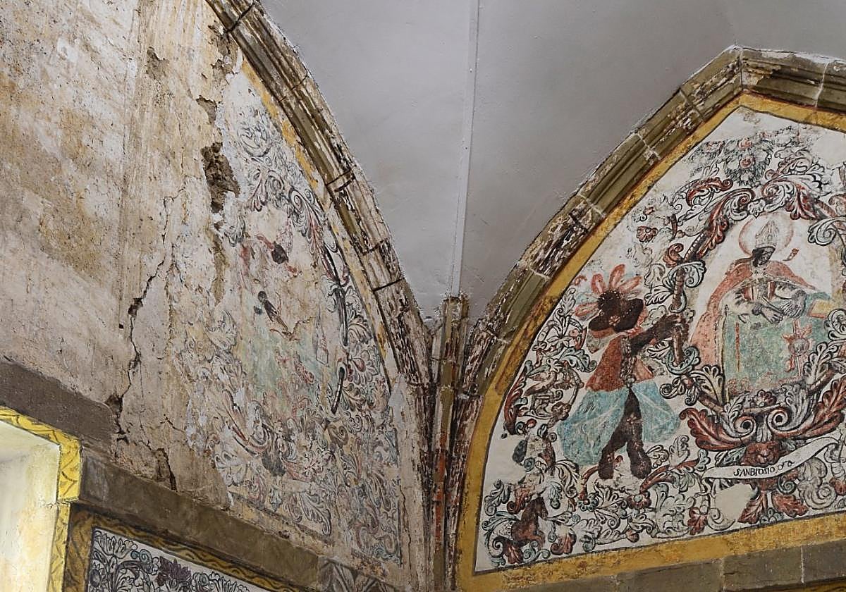 A la derecha de la imagen, el lienzo sur restaurado entre 2017 y 2021. A la izquierda, la zona este, que se abordará este mes.