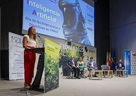 Acto de clausura, con Ángela Pumariega en primer plano.