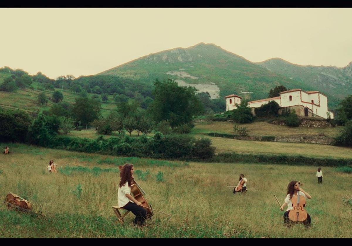 Pieza de videoarte de Guillermo Ordás rodada en los prados de la localidad de Leiguarda, en Belmonte de Miranda.