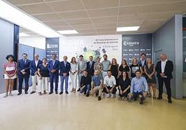 Día del Joven Empresario. Miembros de la corporación municipal, el Principado, ponentes y representantes de entidades.