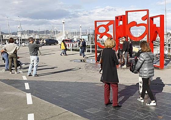 Las habitaciones en Gijón para la Noche de los Fuegos alcanzan los 400 euros