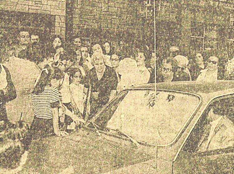 Multitudes congregadas para recibir a Manoli Rascón.