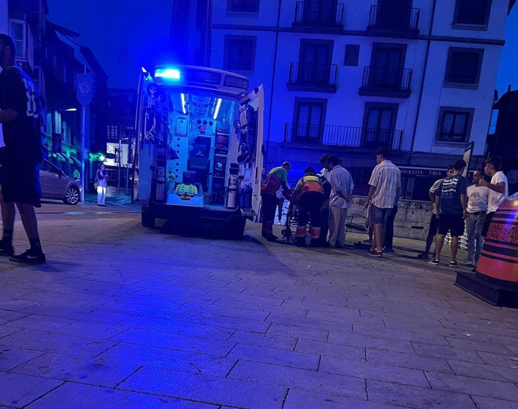 Atención sanitaria al herido.