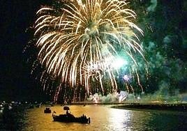 Pirotecnia Zaragozana lanzó los fuegos de la fiesta nacional de Francia en Arcachon.