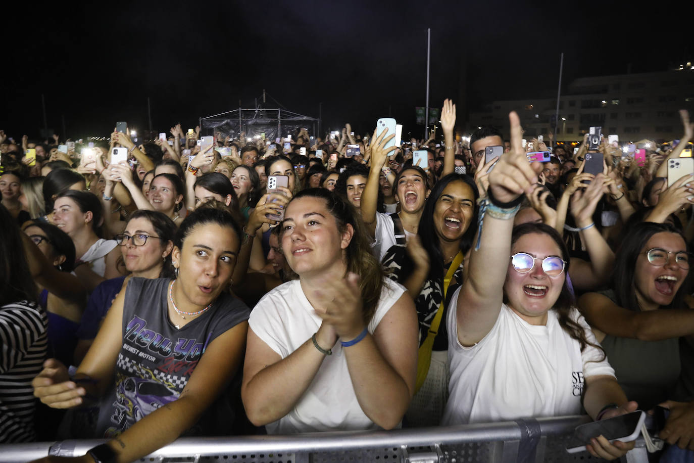 Dani Fernández: «¡Que este concierto dure cien años más!»