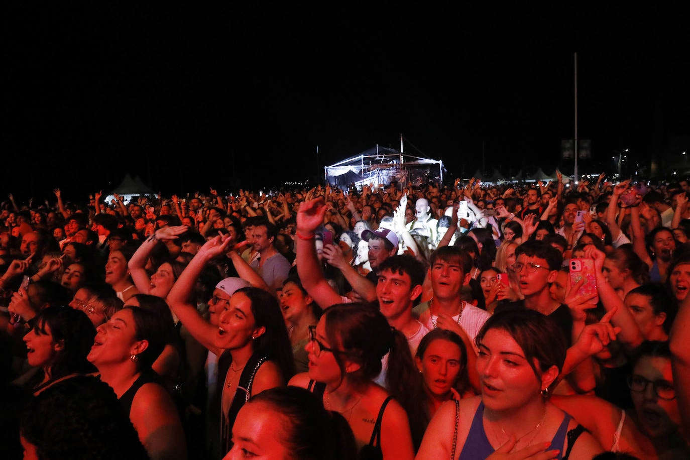 Dani Fernández: «¡Que este concierto dure cien años más!»