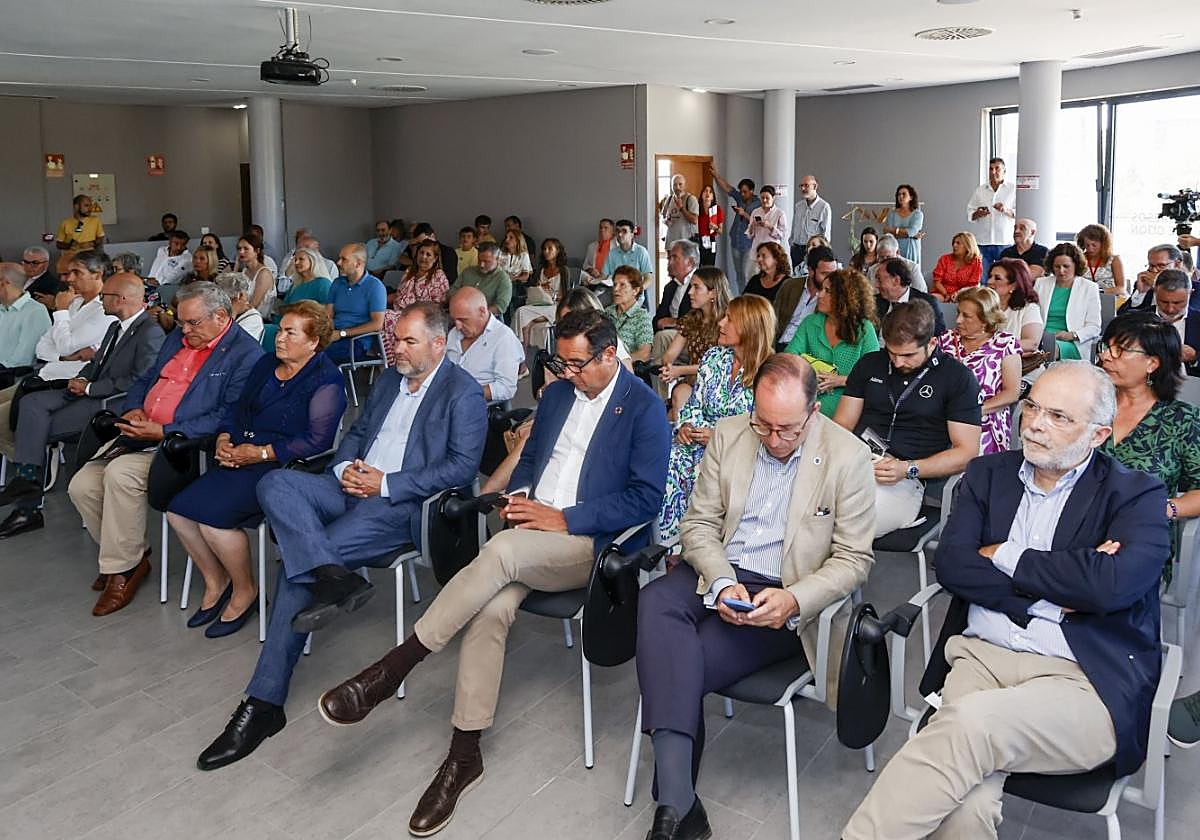 Premiados, autoridades y público durante el acto del Día del Autónomo.