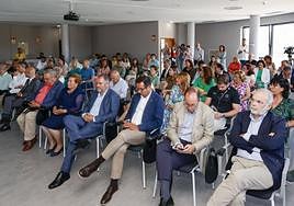 Premiados, autoridades y público durante el acto del Día del Autónomo.