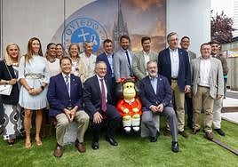 Concejales y diputados del PP en el estand de Oviedo en la Feria.