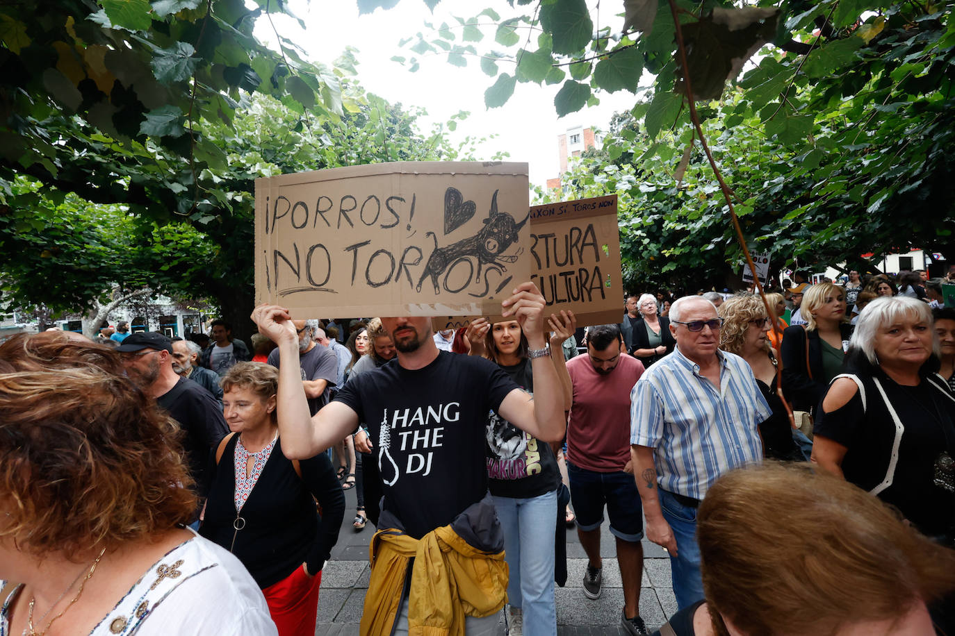 Así ha sido la protesta antitaurina por la Feria de Begoña