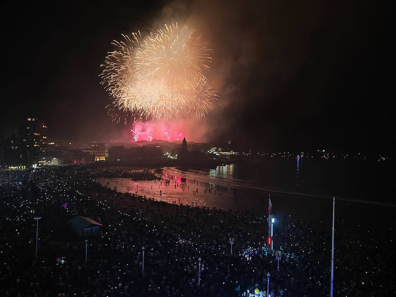 Los impresionantes Fuegos de Gijón