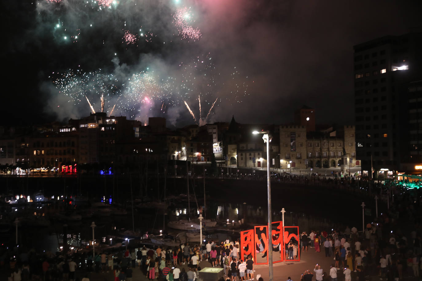 Los impresionantes Fuegos de Gijón