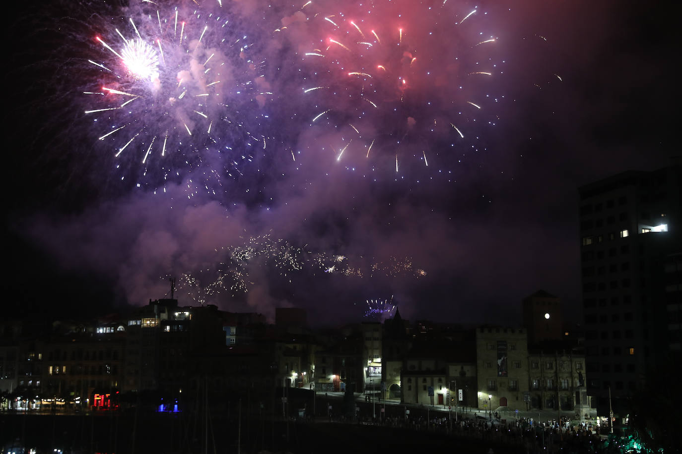 Los impresionantes Fuegos de Gijón