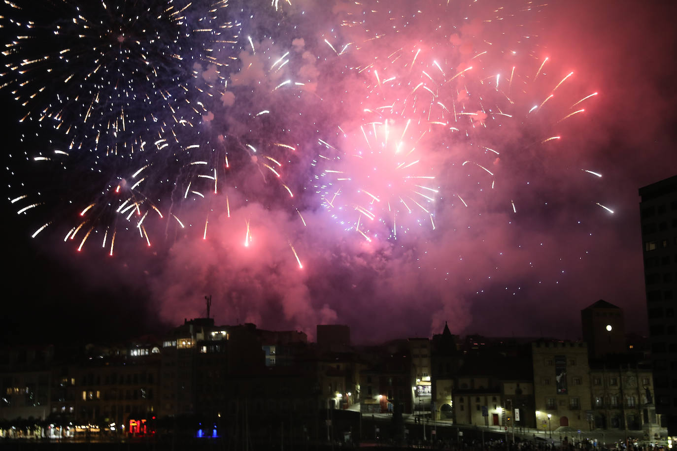 Los impresionantes Fuegos de Gijón