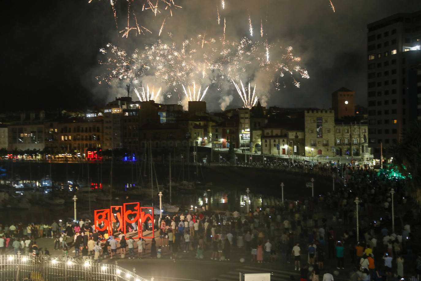 Los impresionantes Fuegos de Gijón