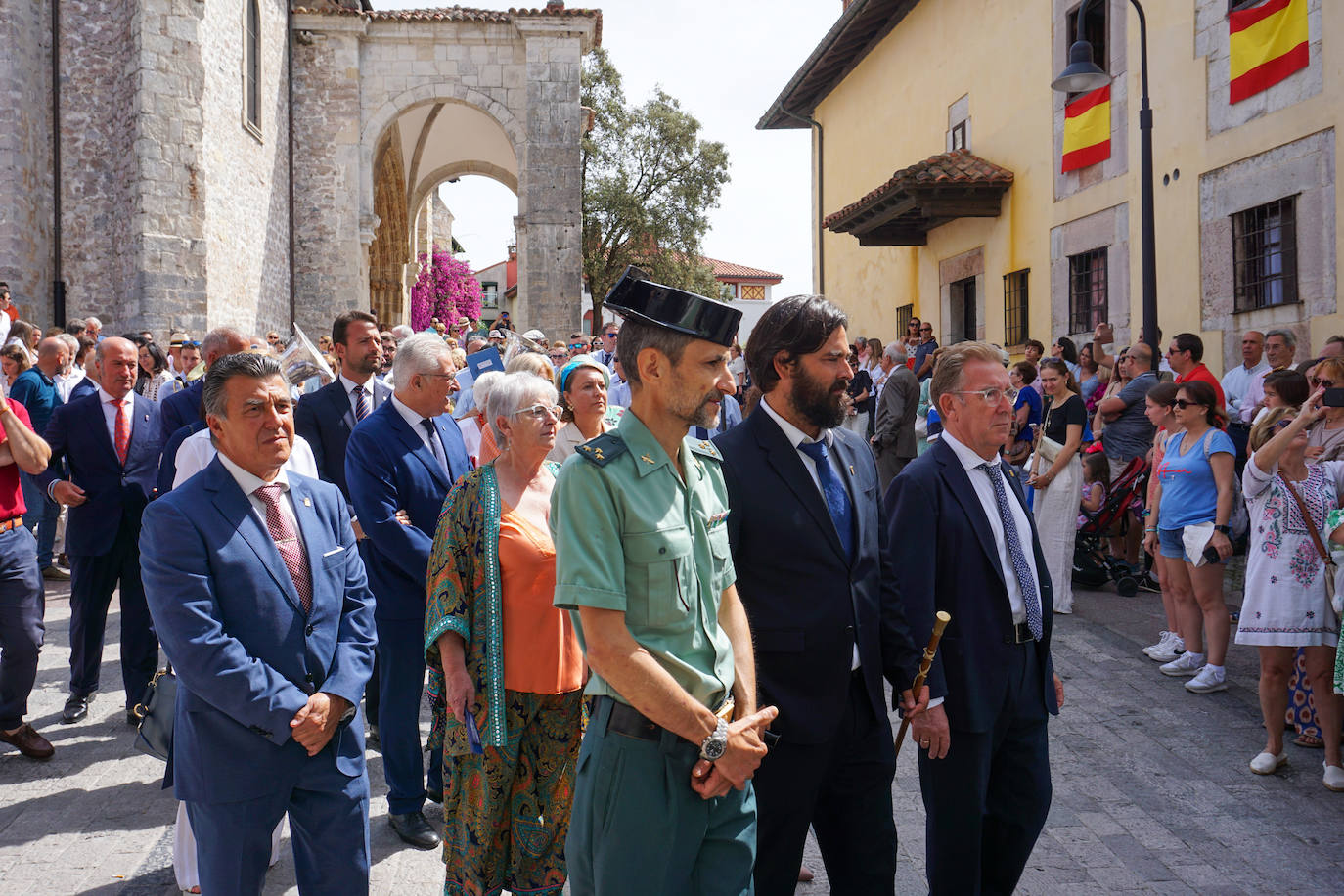 Llanes se engalana para honrar a su patrona