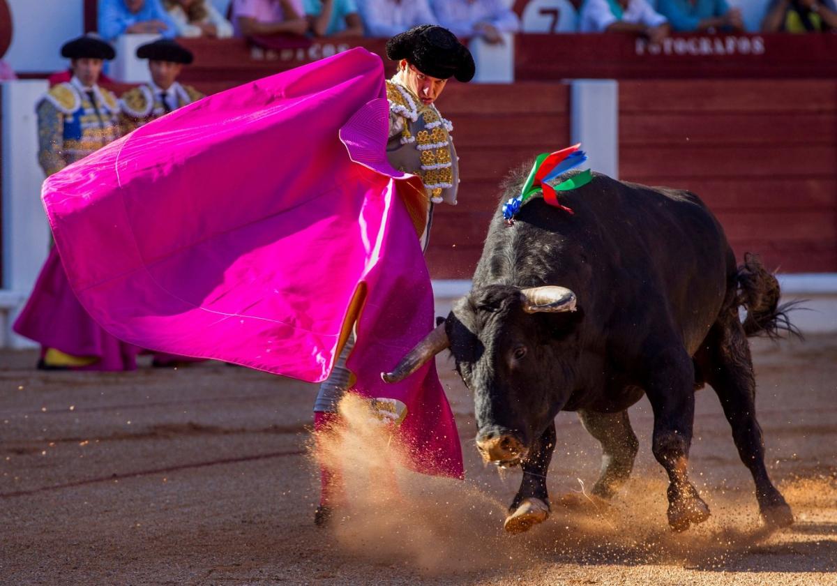 El Juli, en una actuación anterior en la plaza de El Bibio.