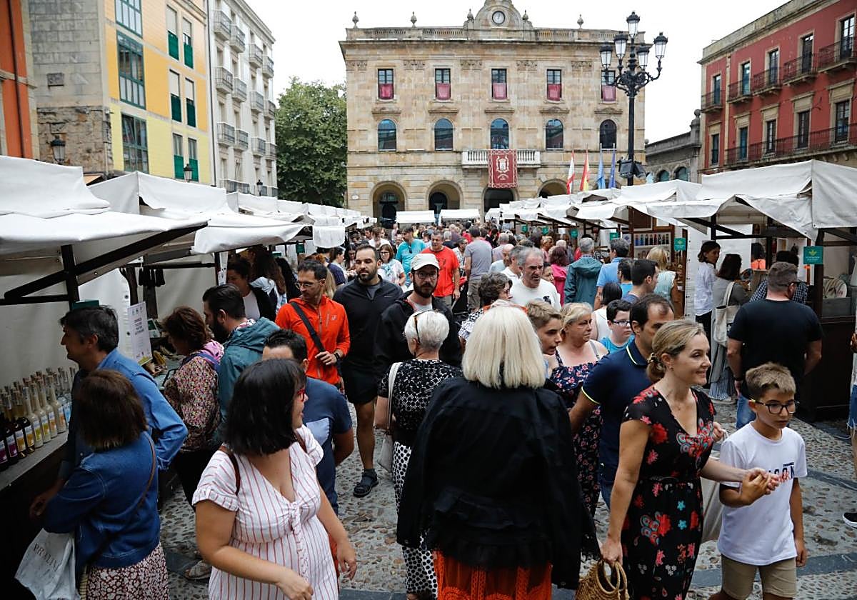El Principado se abre a ayudar a los concejos turísticos y Podemos e IU piden poner una ecotasa