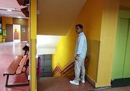 EL edil Jorge Suárez revisando los trabajos de pintura en Los Campos.