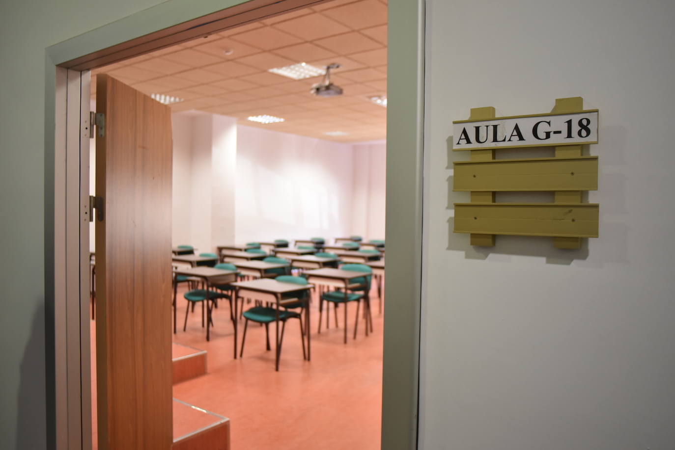 El interior de la academia militar donde estudiará Leonor