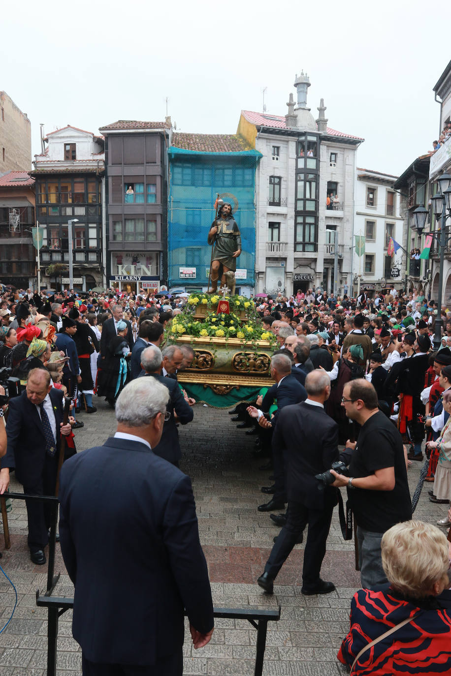 Emoción en Llanes por San Roque